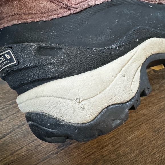 THE NORTH FACE WINTER WATERPROOF HIKING BOOTS - Picture 3 of 6